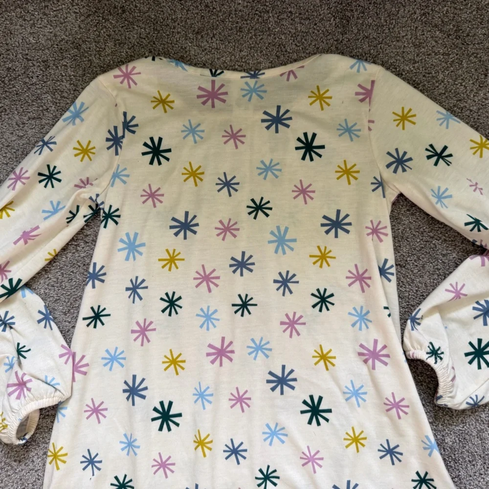 Hanna Andersson Holiday Print Nightgown in Colorful Snowflakes on Ecru Size 10